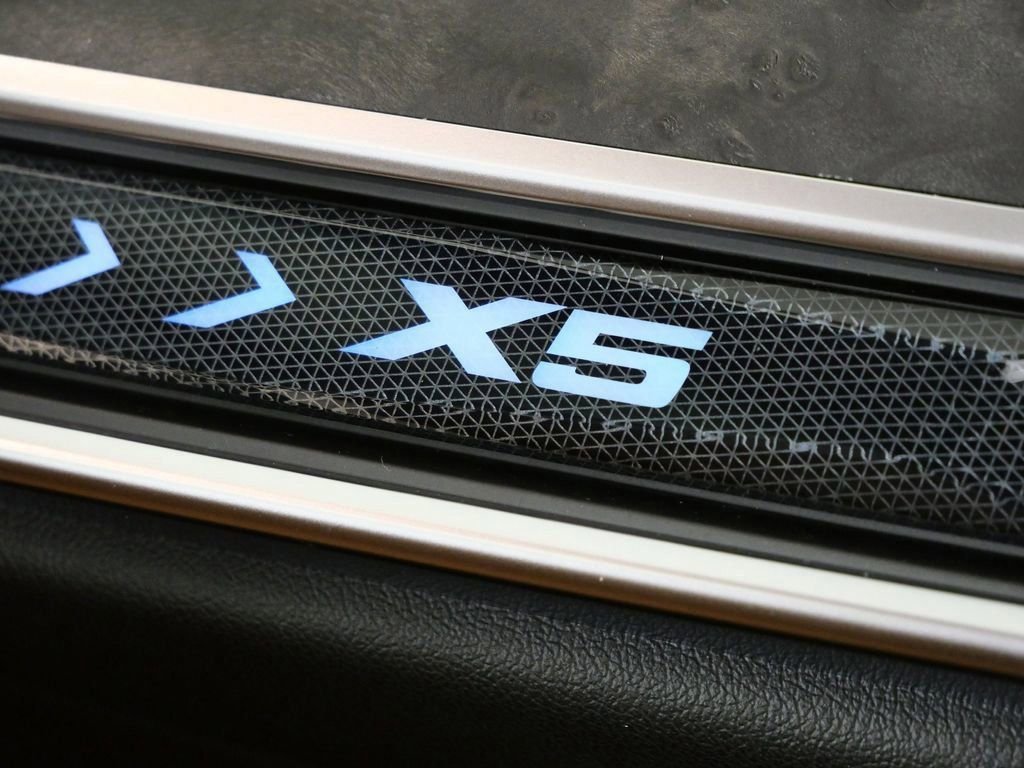 Used 2026 Carbon Black Metallic BMW xDrive50e image 25