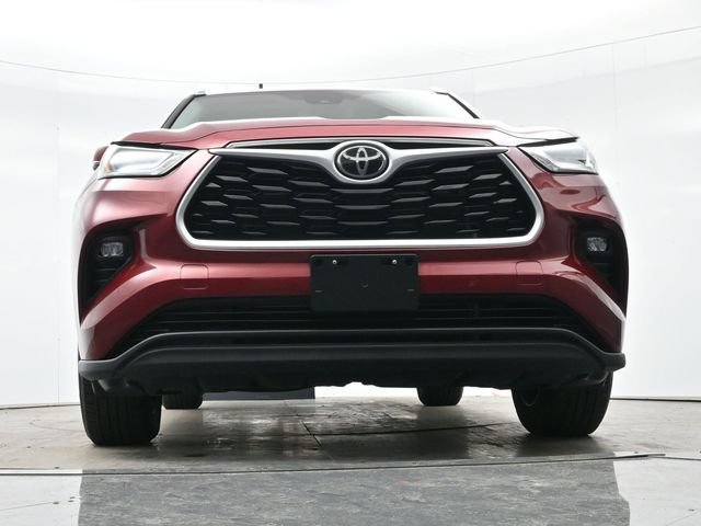 Used 2022 Ruby Flare Pearl Toyota XLE image 27