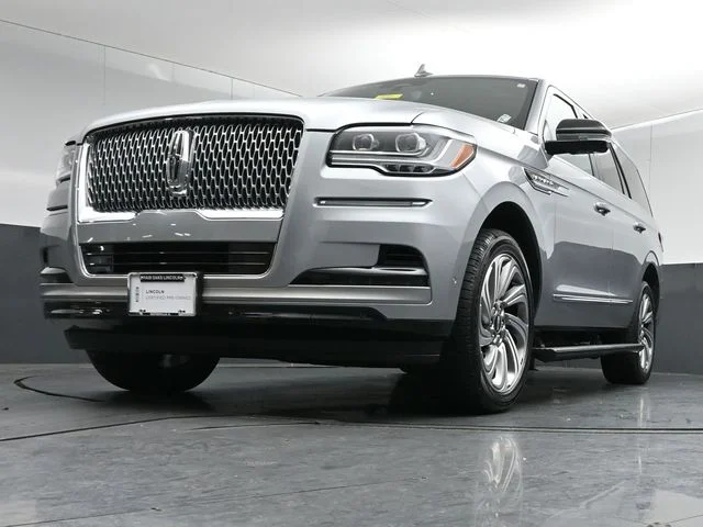 Used 2023 Silver Lincoln Reserve image 41