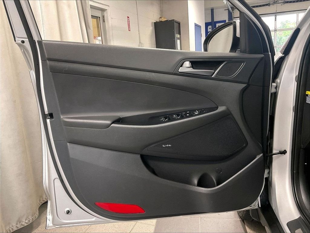 Used 2017 Silver Hyundai Limited image 9
