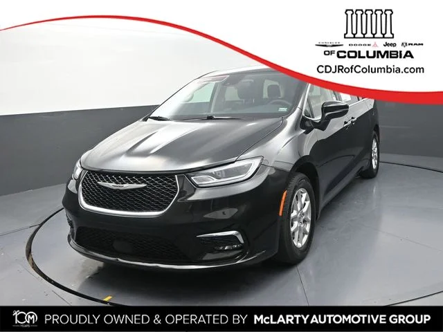 Used 2023 Black Chrysler Touring L image 1