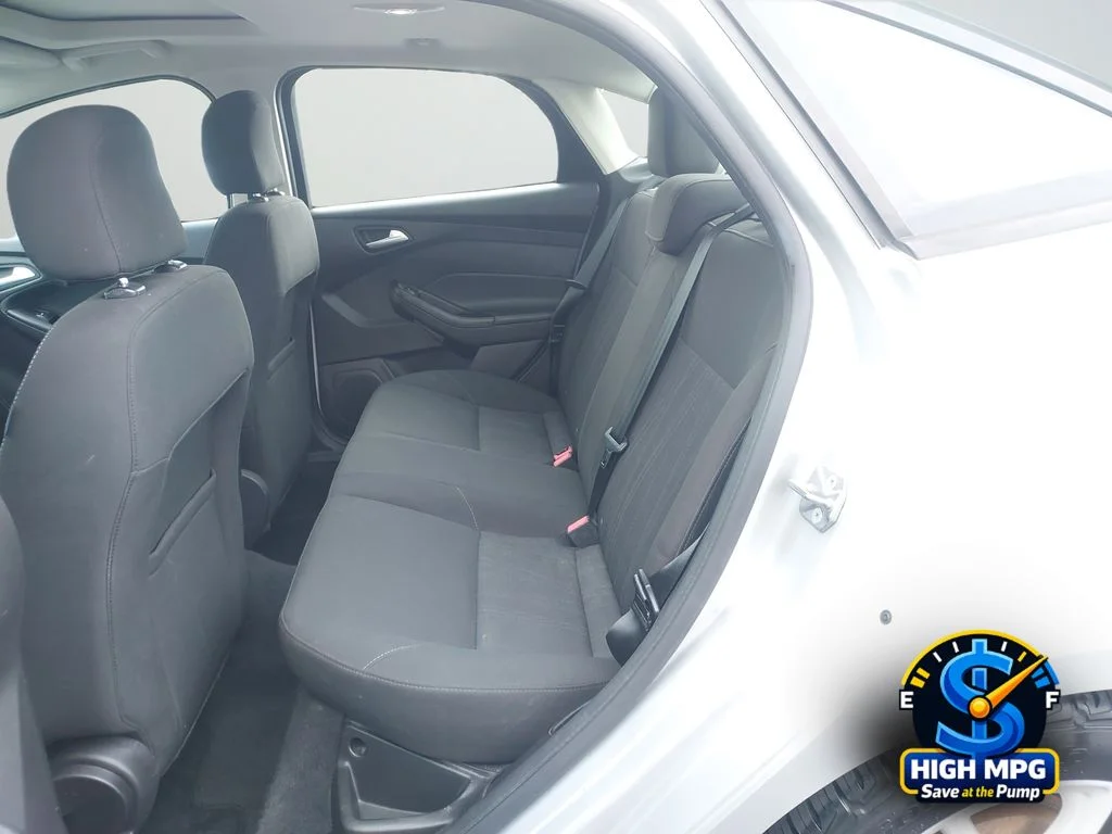 Used 2015 Silver Ford SE image 32