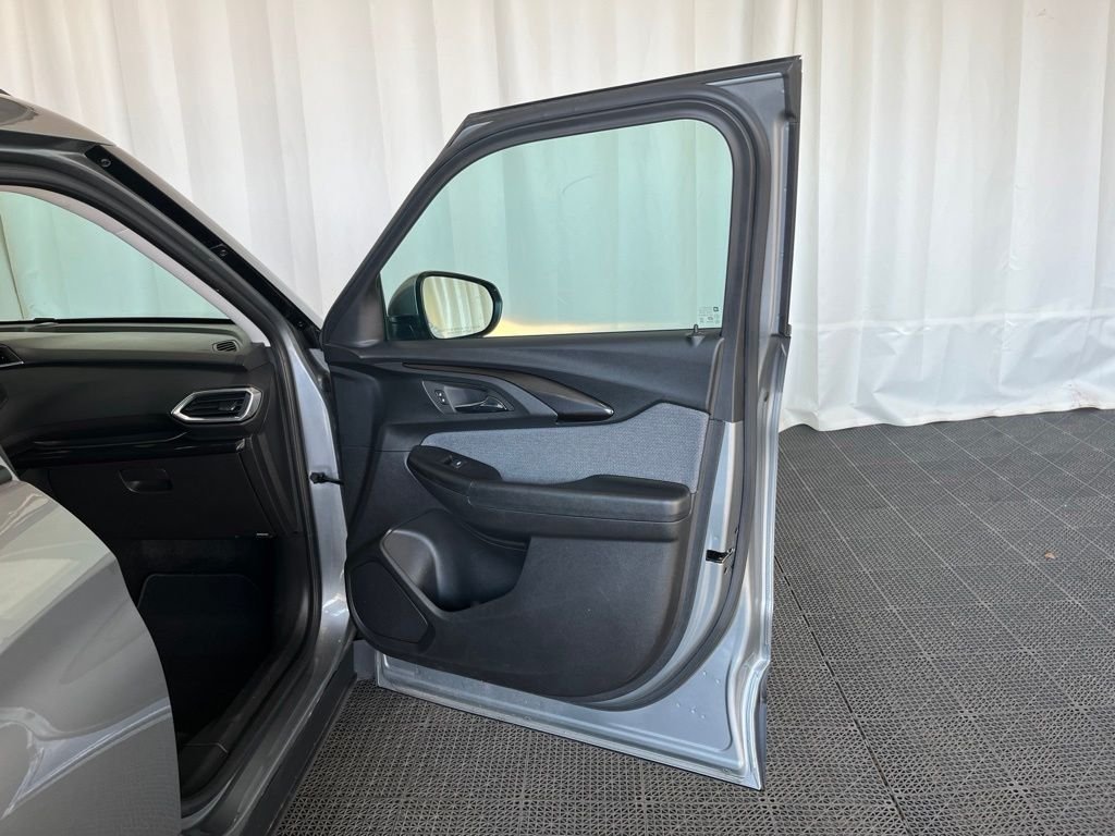 Used 2023 Gray Chevrolet LT image 17