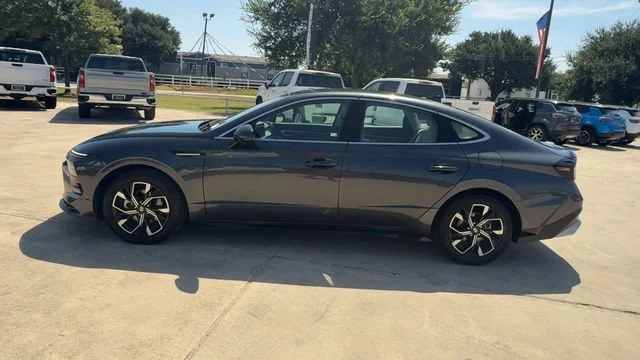 Used 2024 Gray Hyundai SEL image 5