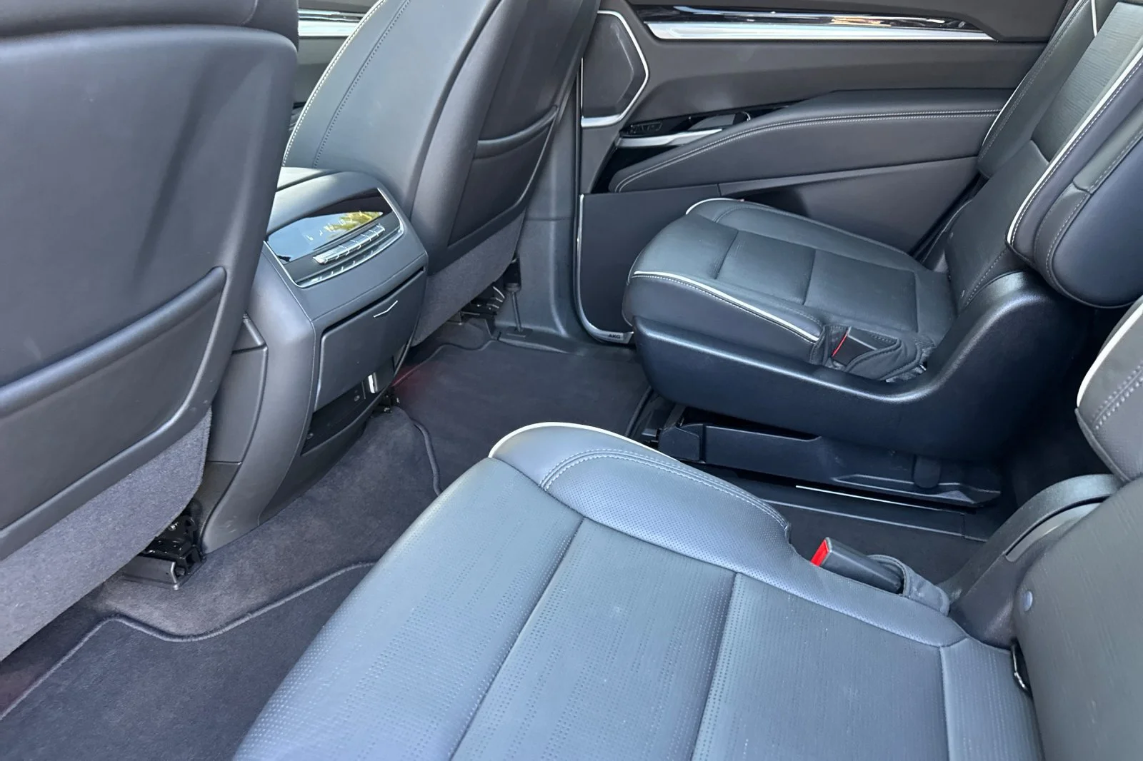 2025 Cadillac Escalade Sport - Photo 12