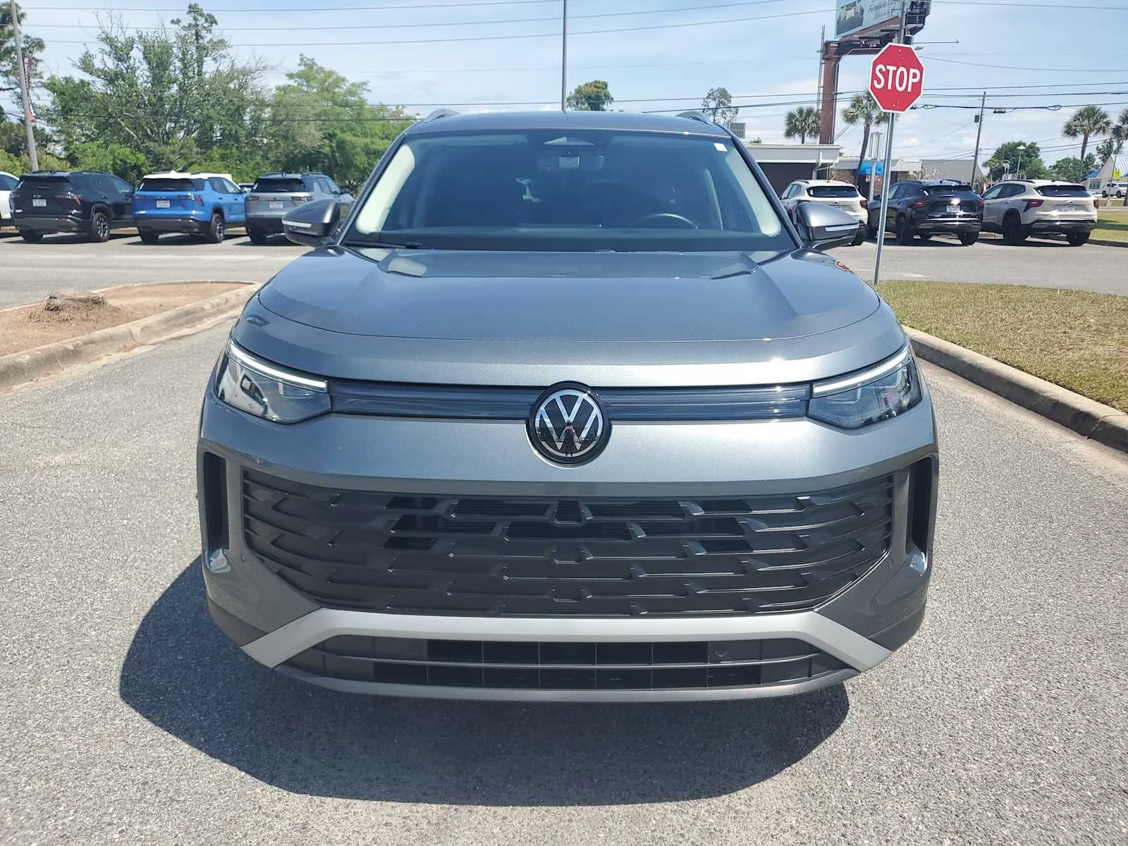 Used 2025 Gray Volkswagen SE image 9