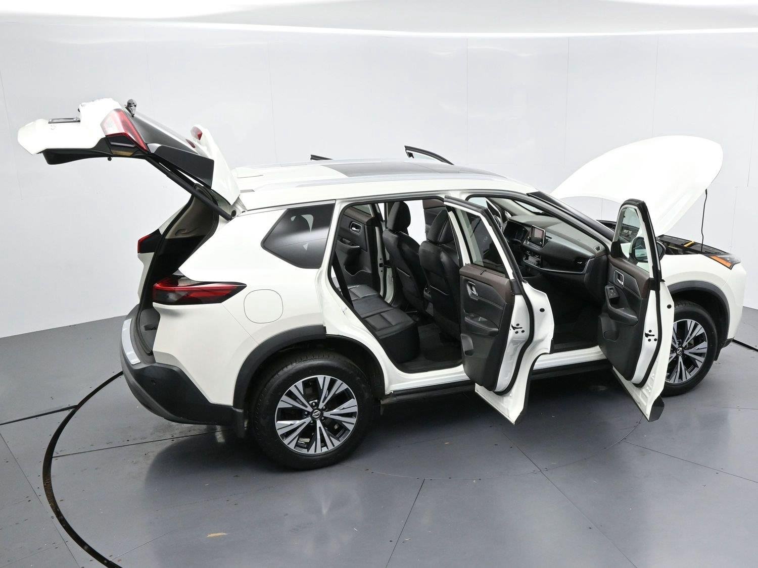 Used 2021 Pearl White Tricoat Nissan SV image 41