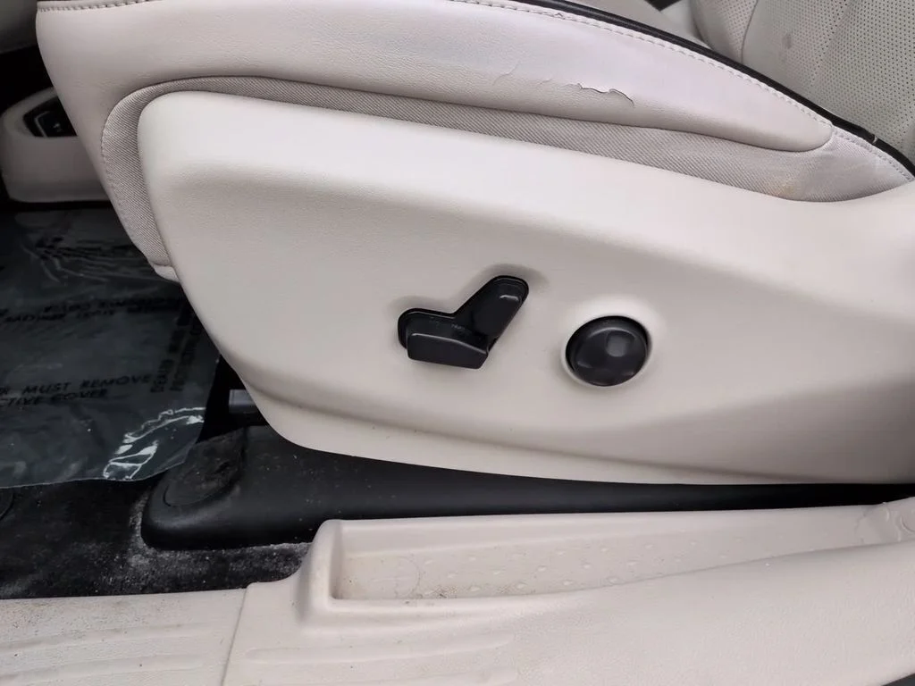 Used 2020 Gray Chrysler Limited image 14