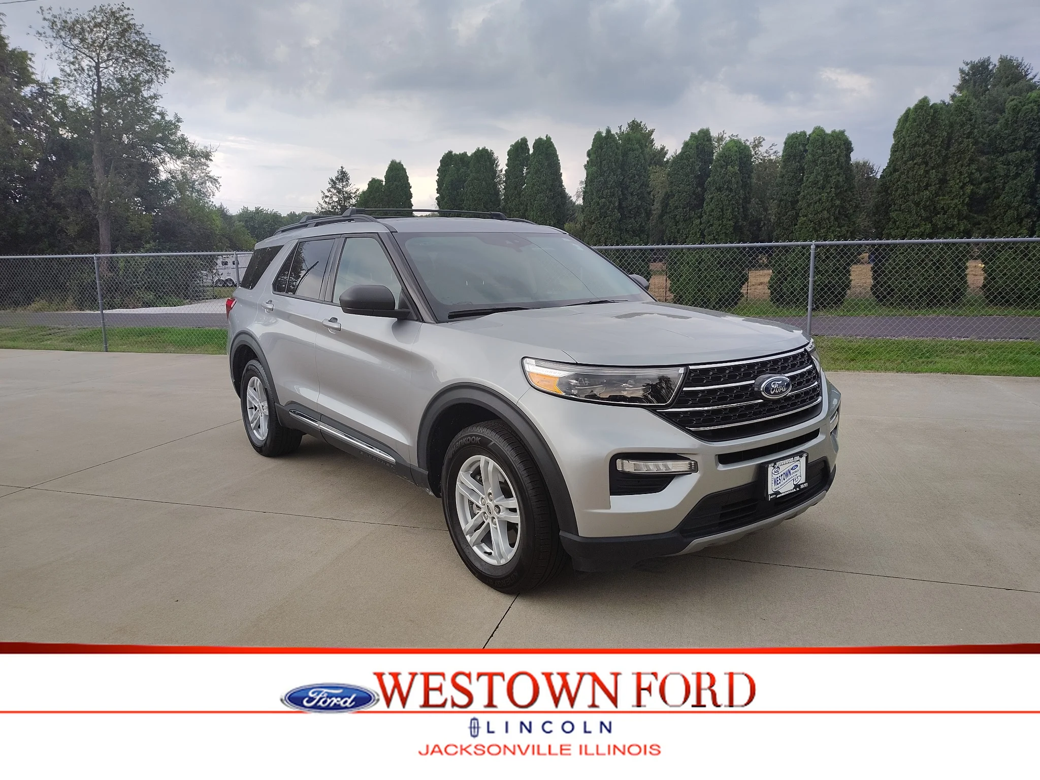 Used 2024 Iconic Silver Metallic Ford XLT image 1