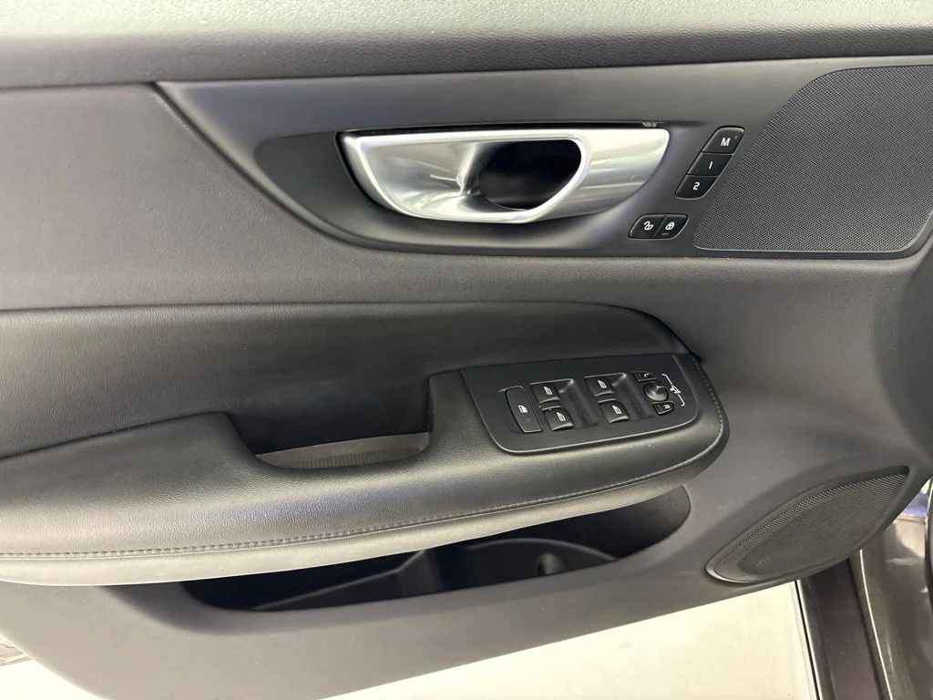 Used 2024 Gray Volvo B5 Core Dark Theme image 24