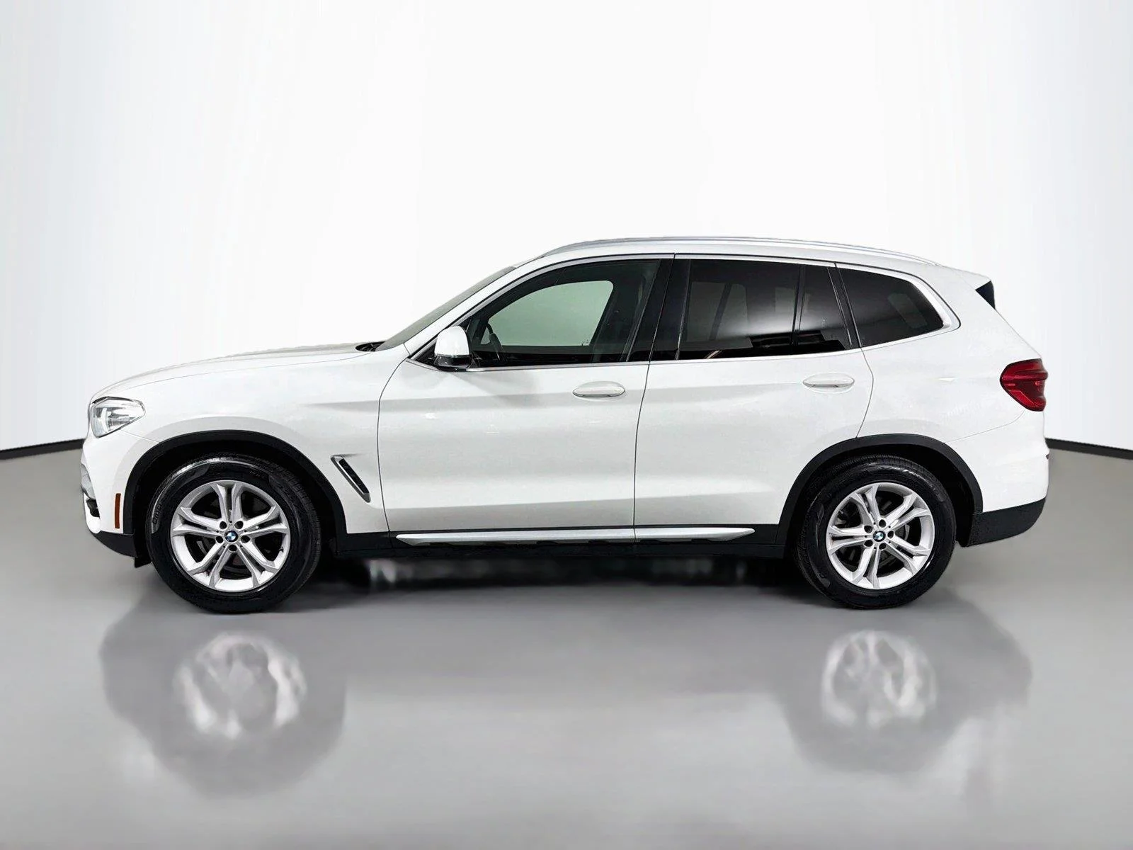 Used 2020 Alpine White BMW sDrive30i image 8