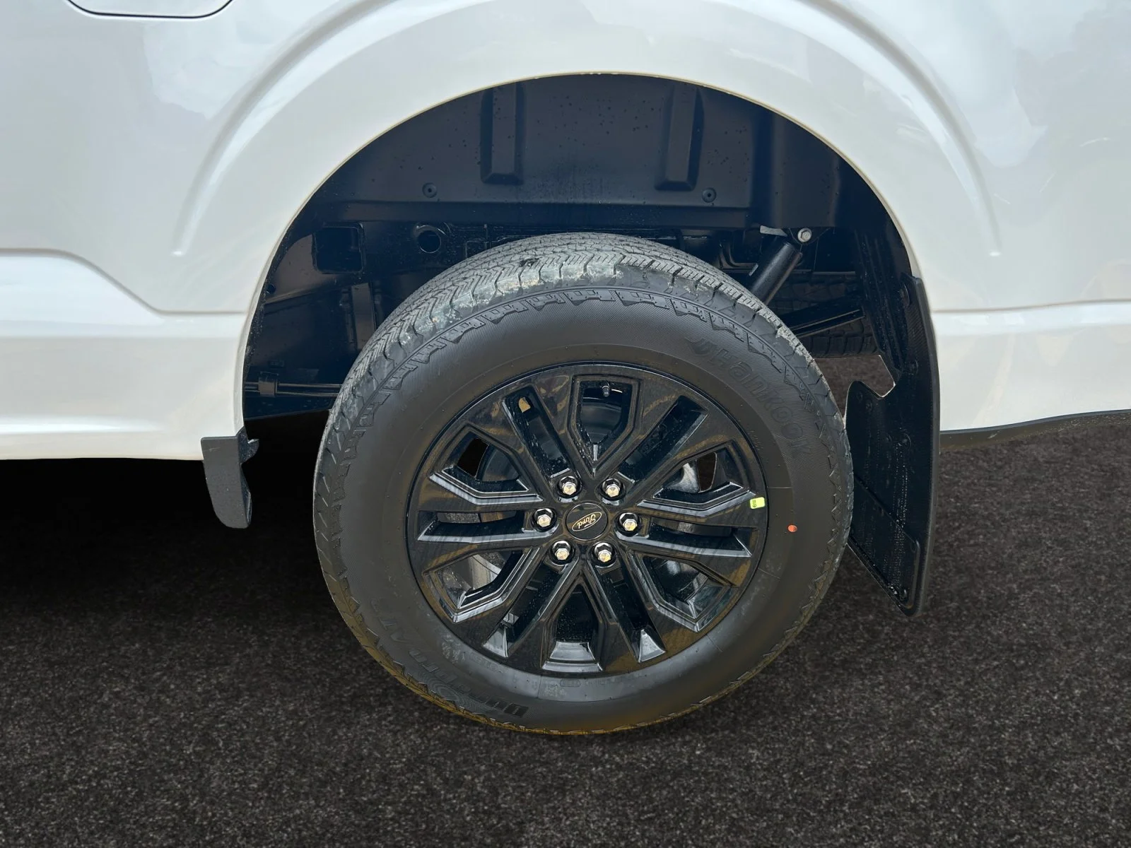 New 2026 Oxford White Ford Lariat image 9