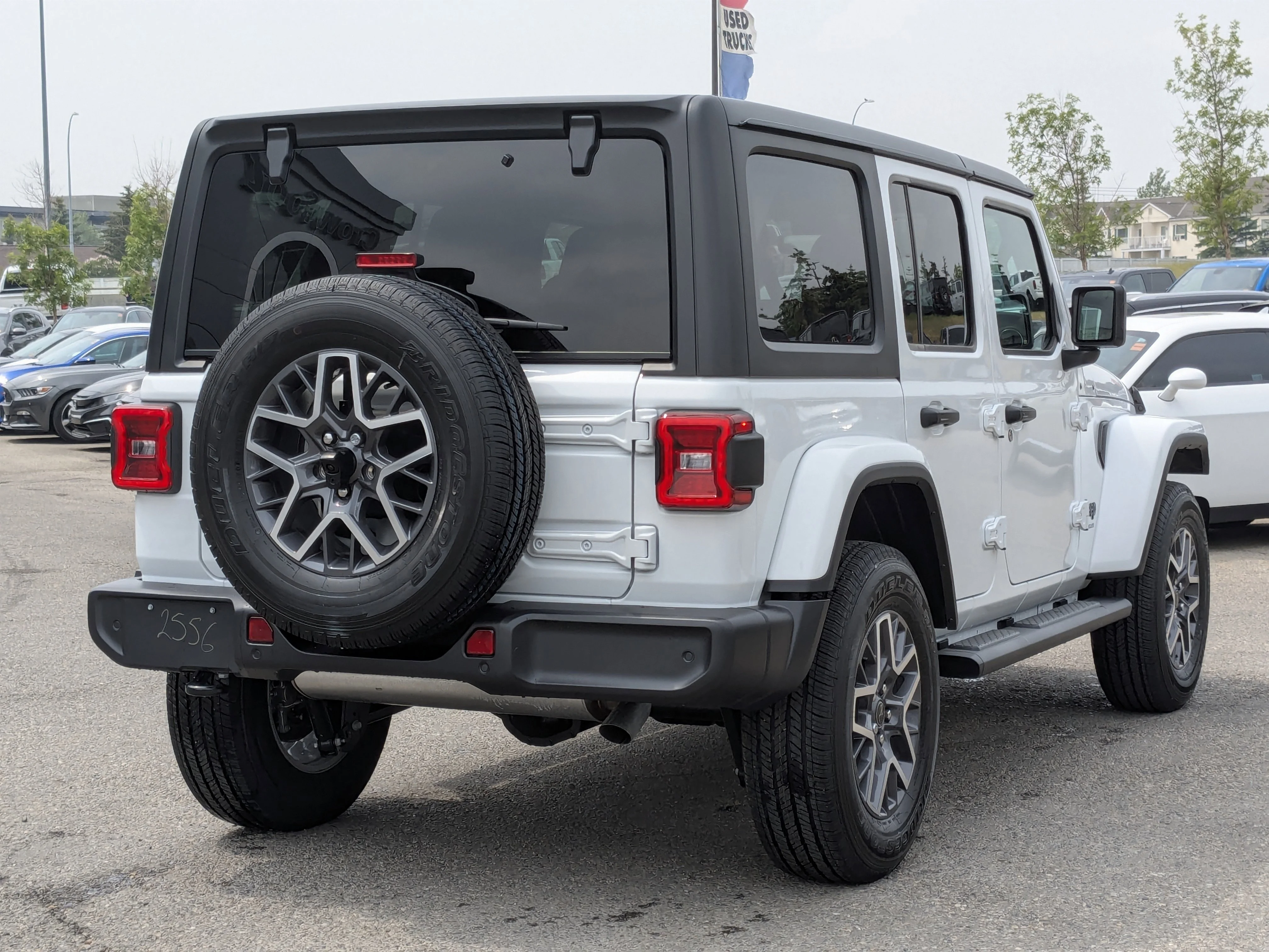 New 2025 White Jeep Sahara - - McKinley Leather Seats - Technology Grp - Safety Grp - Alpine Prem Audio & Tons More! image 7