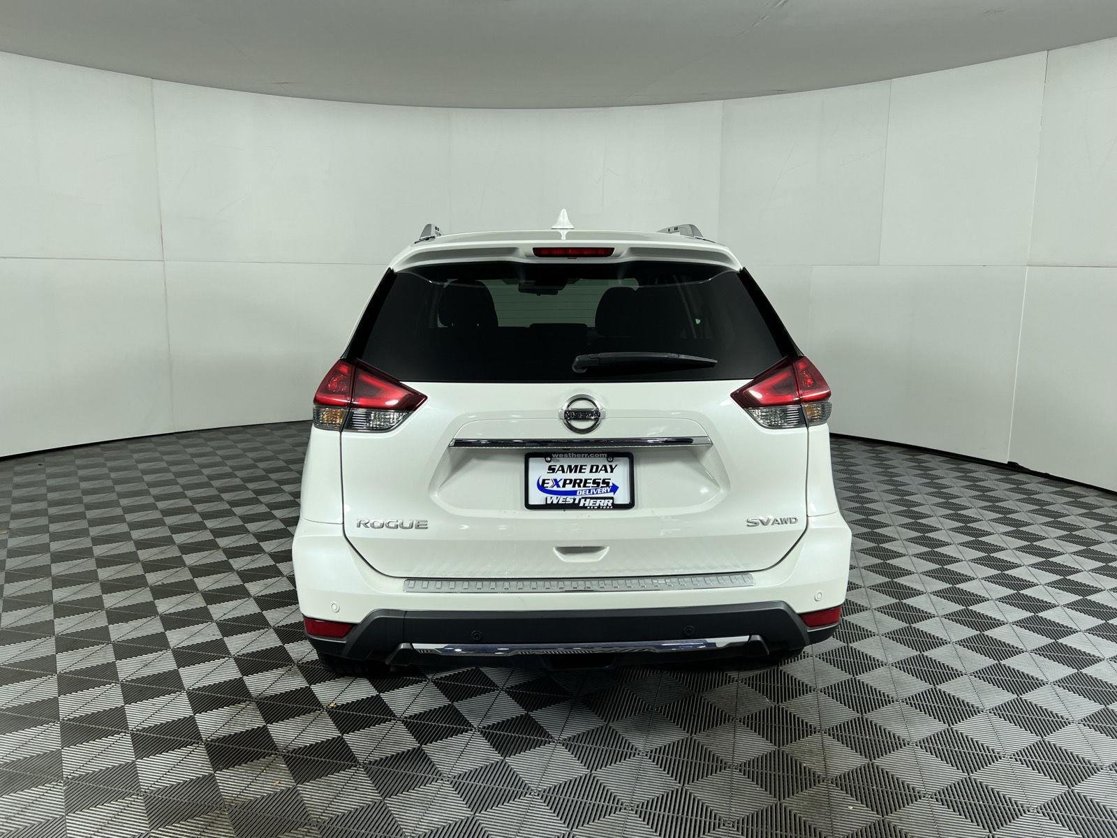 Used 2020 Pearl White Tricoat Nissan SV image 8