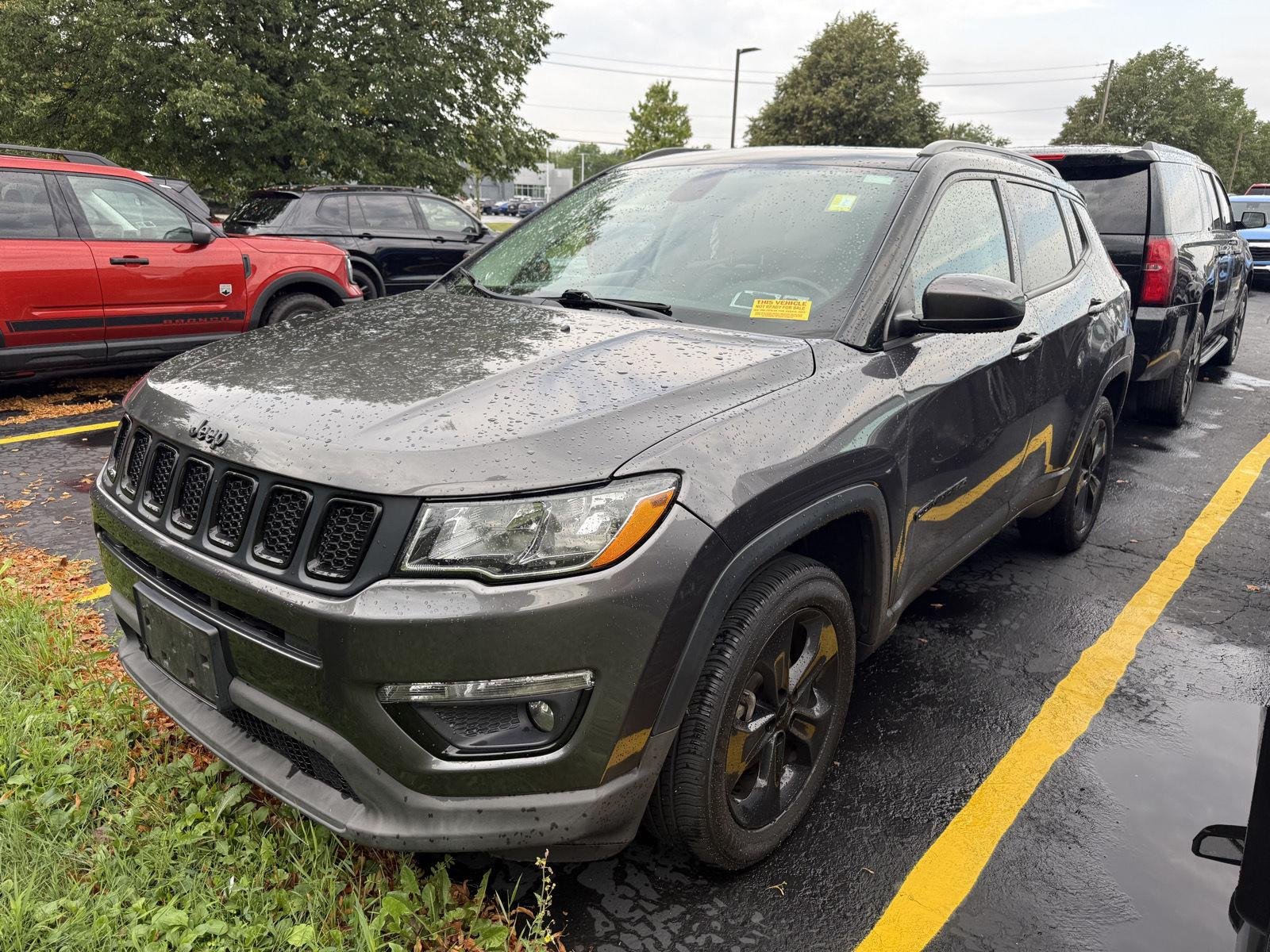 Used 2021 Granite Crystal Metallic Clearcoat Jeep Altitude image 2
