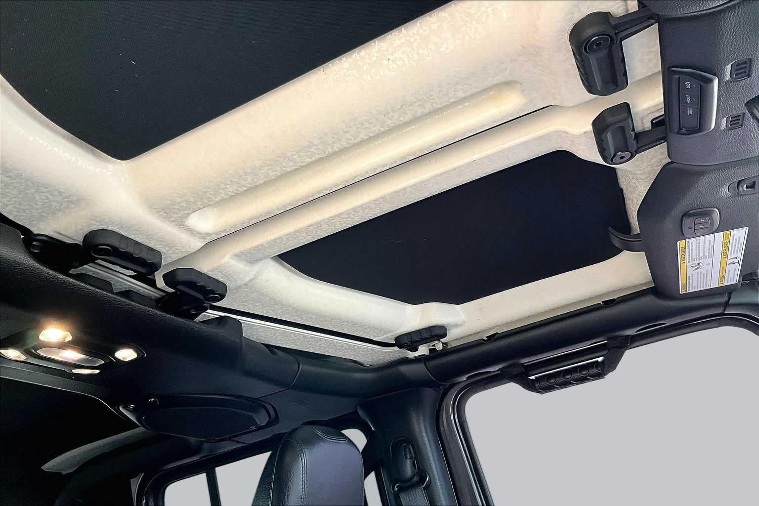 Used 2021 Granite Crystal Metallic Clearcoat Jeep Overland image 14