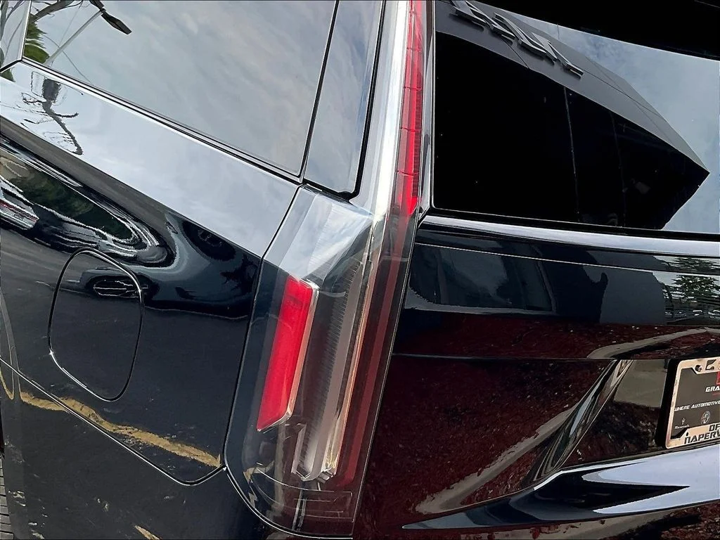 2023 Cadillac Escalade ESV V-Sport - Photo 19