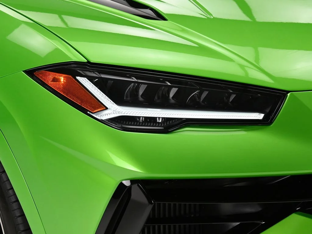 Used 2023  Lamborghini  image 18