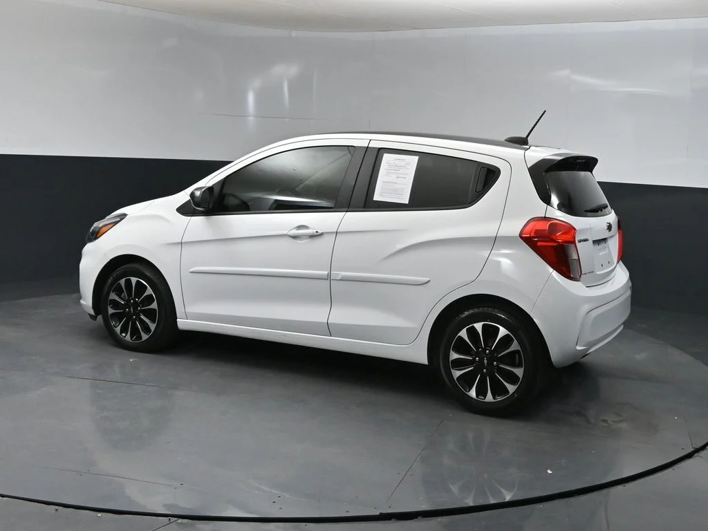 Used 2021 White Chevrolet 1LT image 4