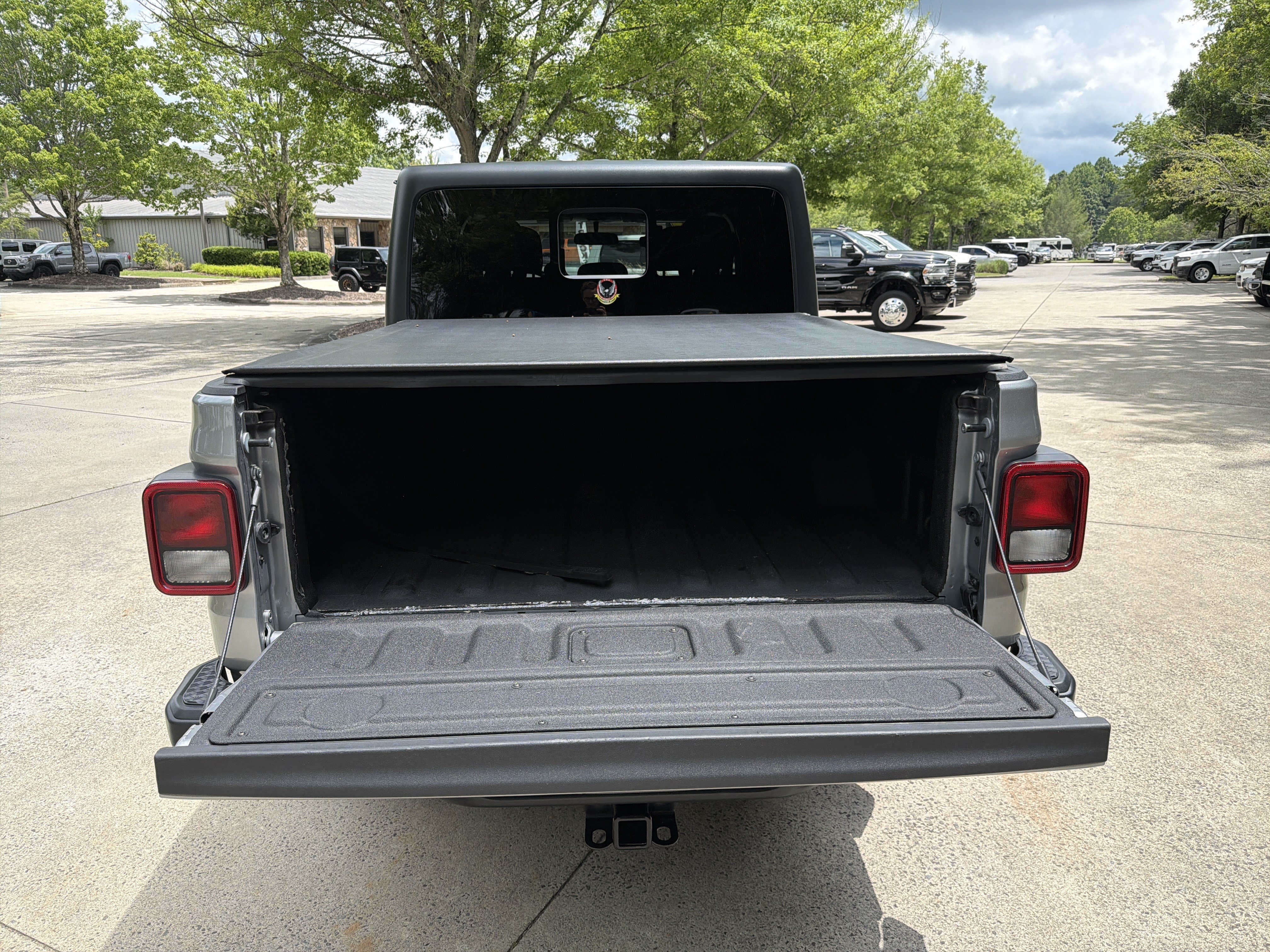 Used 2021 Billet Silver Metallic Clearcoat Jeep Sport S image 19