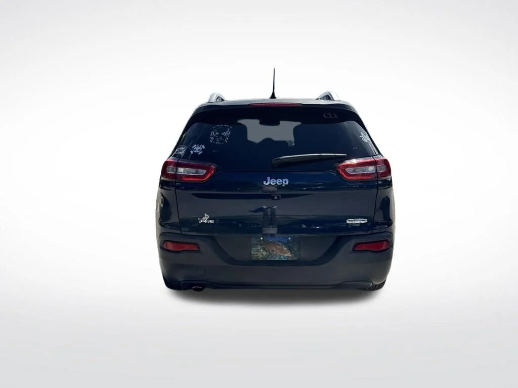 Used 2018 Patriot Blue Pearlcoat Jeep Latitude image 7