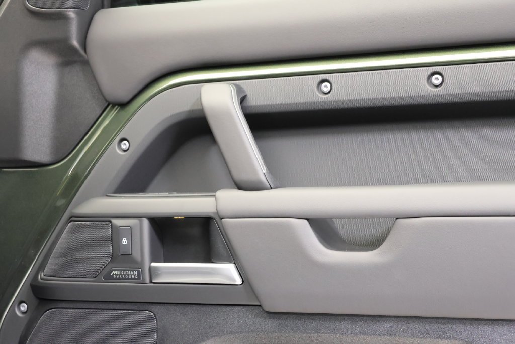 New 2026 Woolstone Green Land Rover X-Dynamic SE image 38