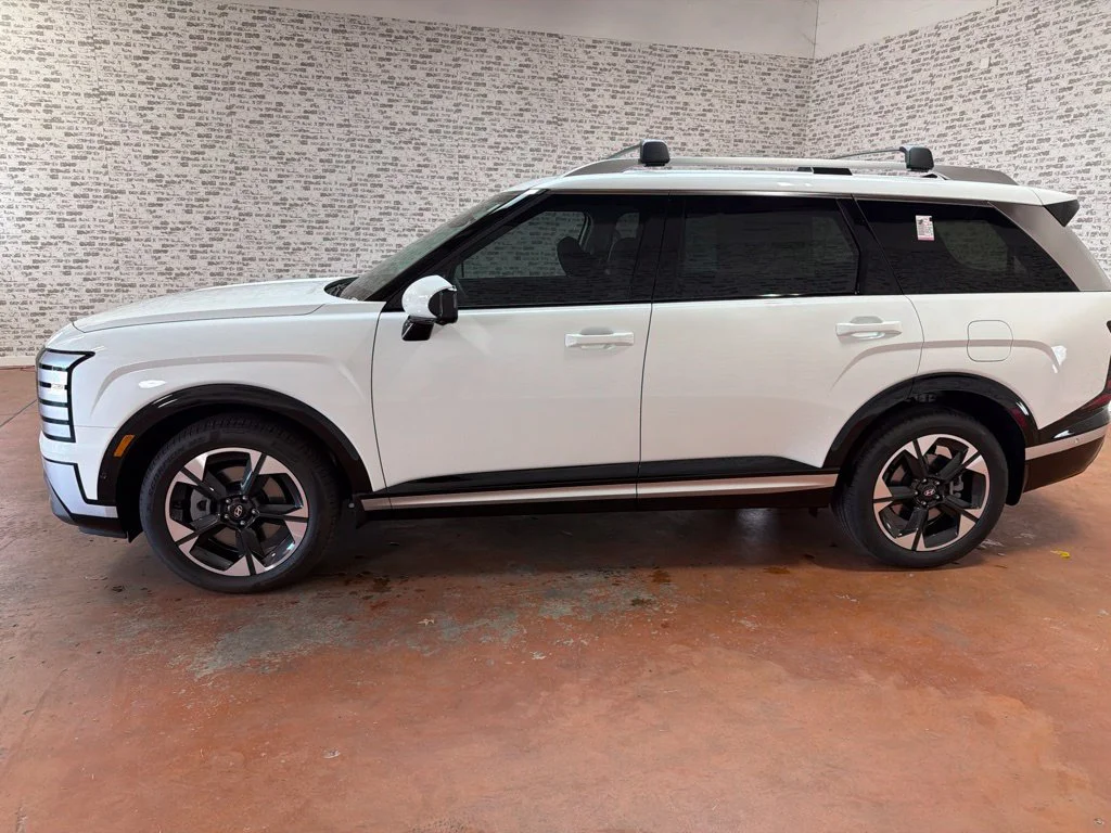 New 2027 Creamy White Pearl Hyundai Limited image 4