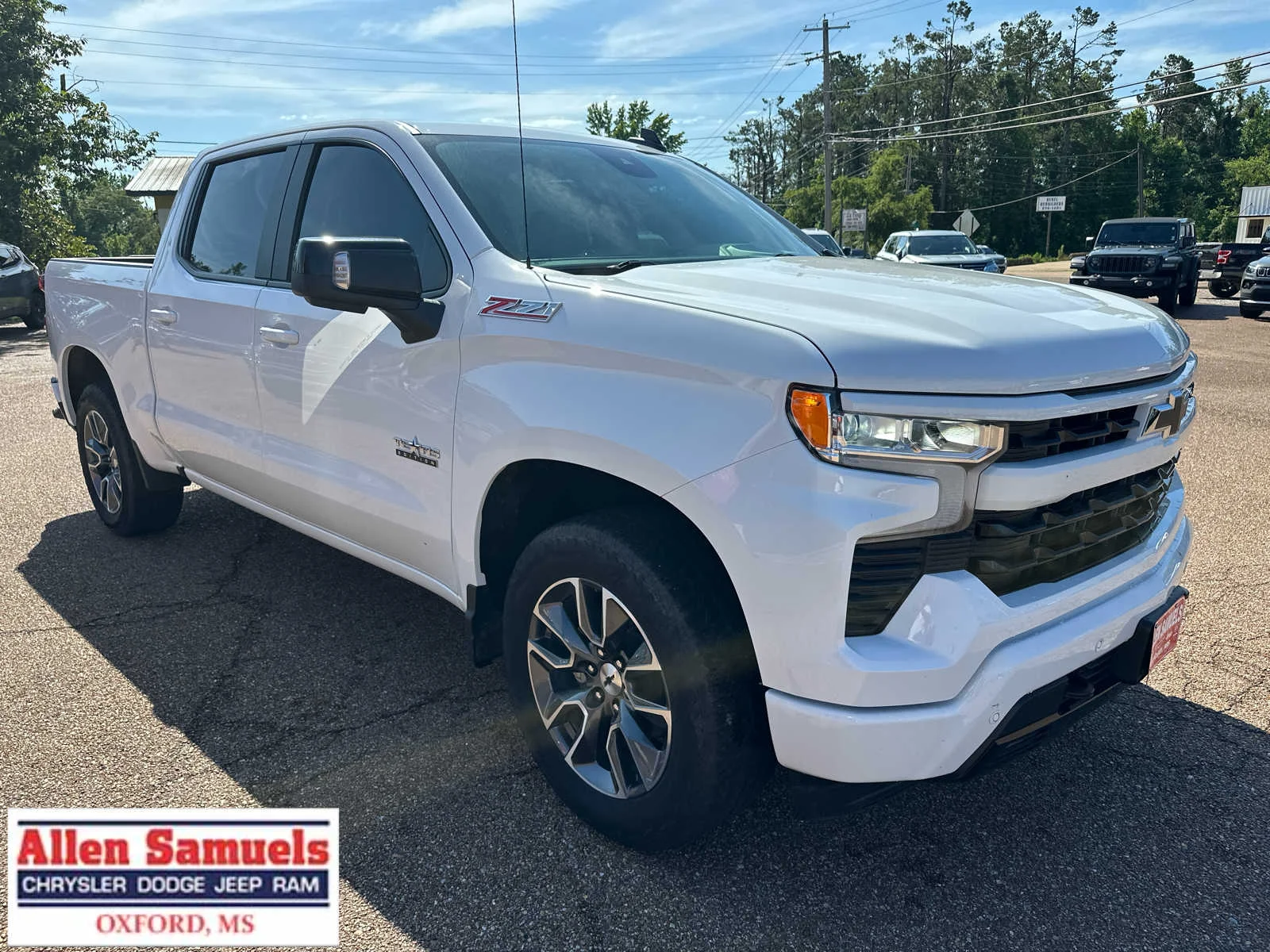 Used 2024 Summit White Chevrolet RST image 9