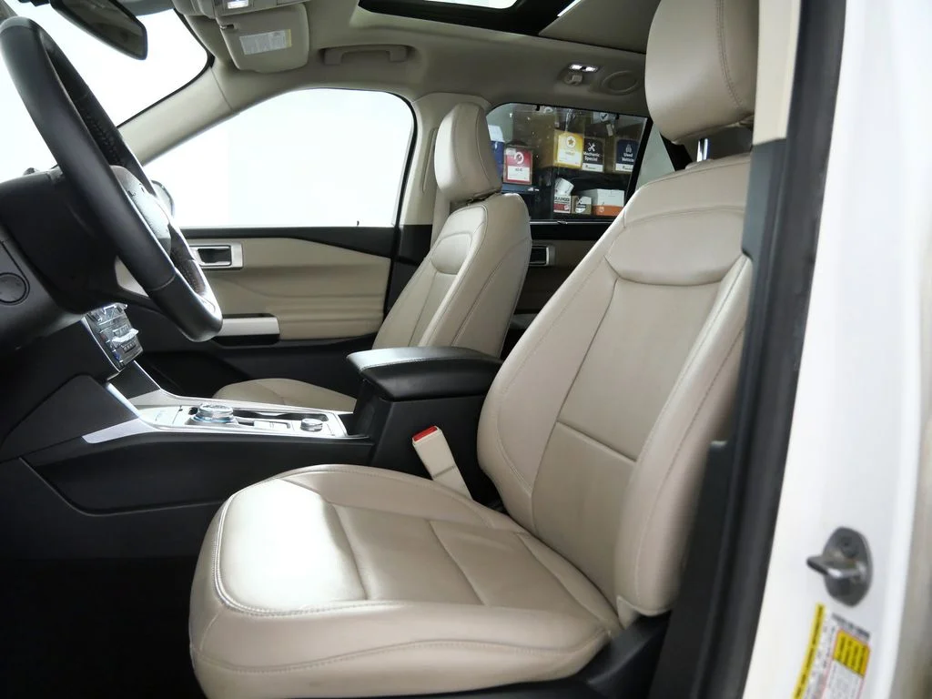 Used 2022 White Ford Limited image 17