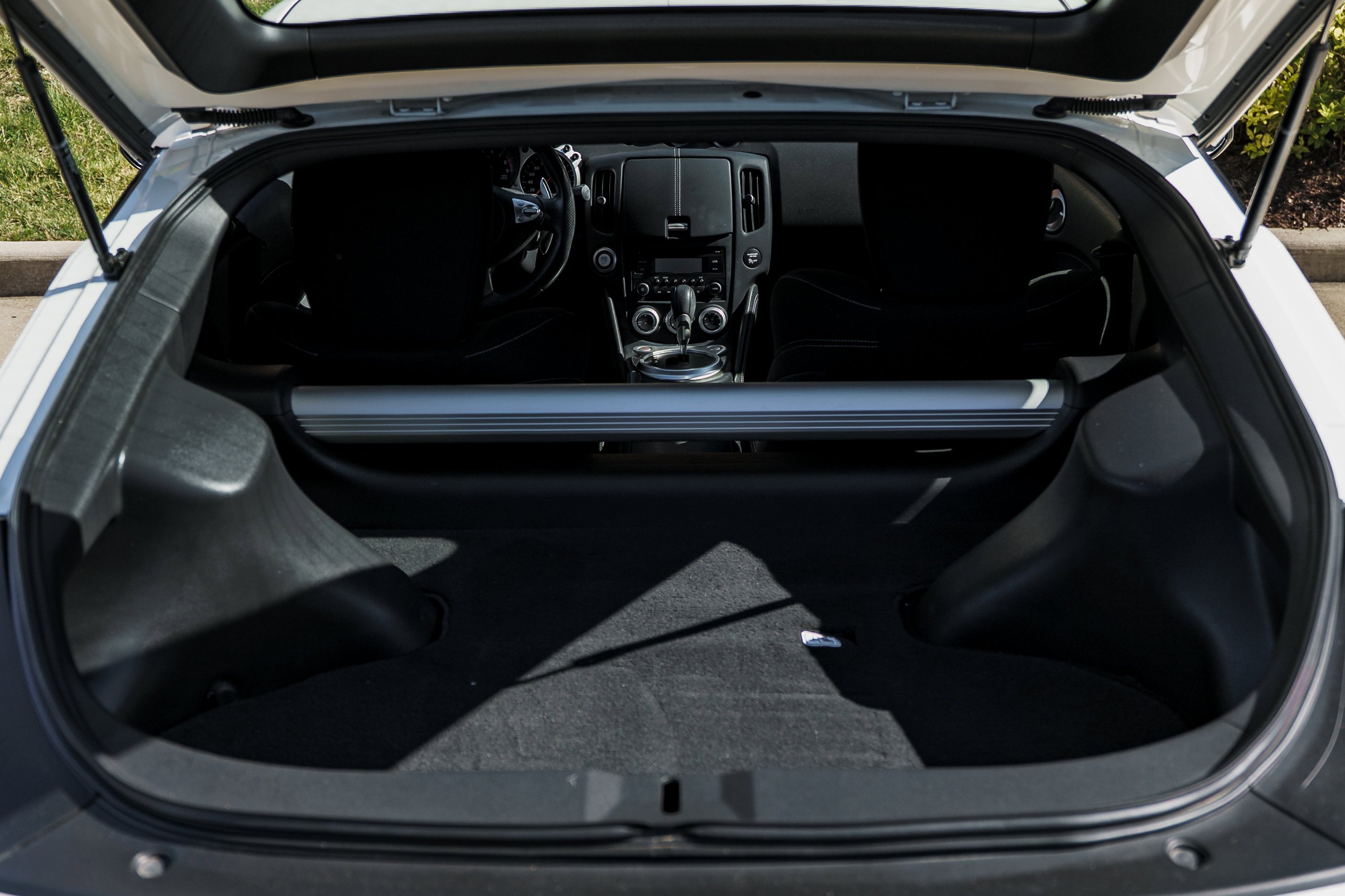 Used 2016 Pearl White Nissan Sport image 21