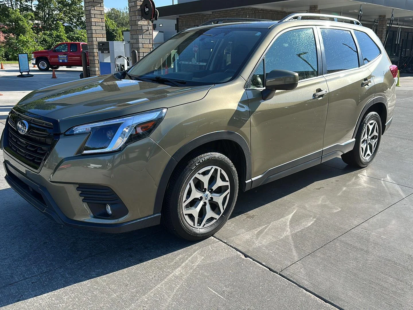 Used 2024 Autumn Green Metallic Subaru Premium image 1