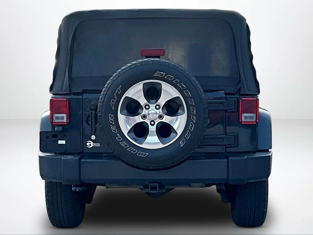 Used 2017 Black Jeep Sahara image 5