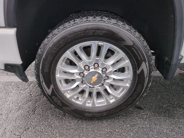 Used 2023 White Chevrolet High Country image 10