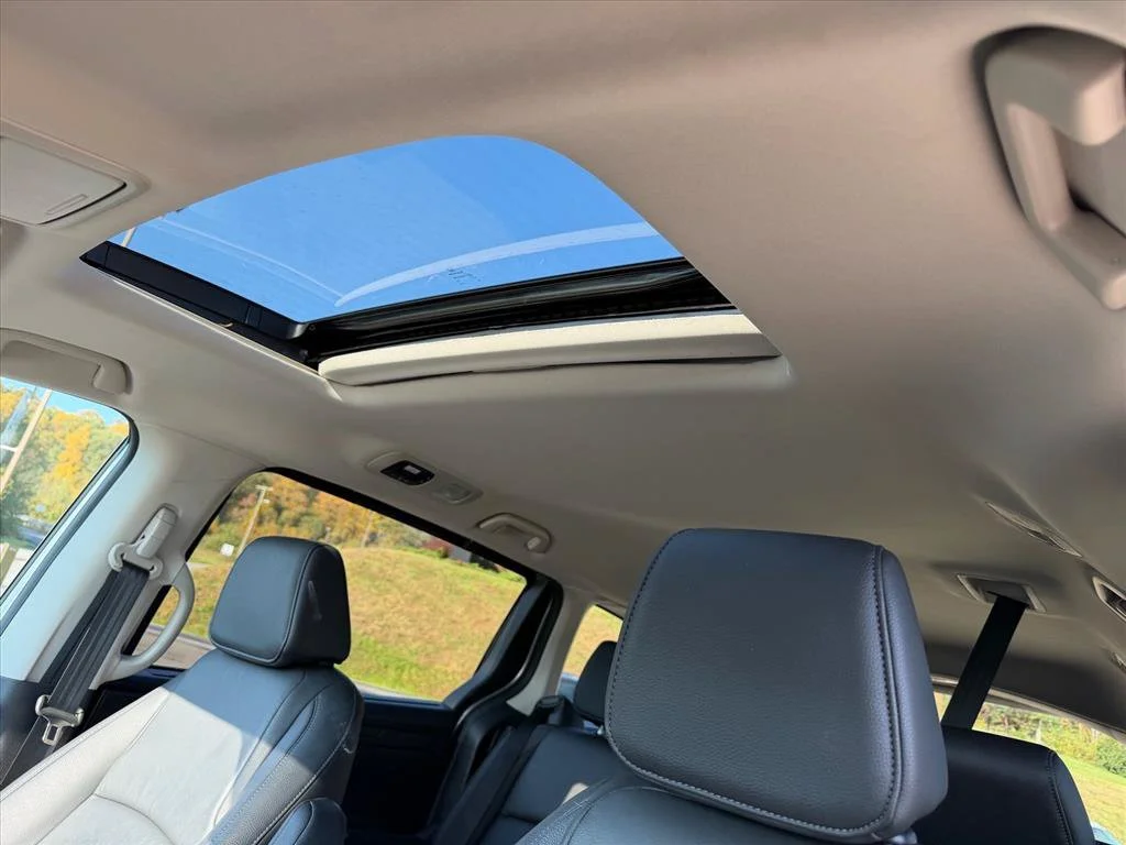 Used 2025 Silver Honda EX-L image 14