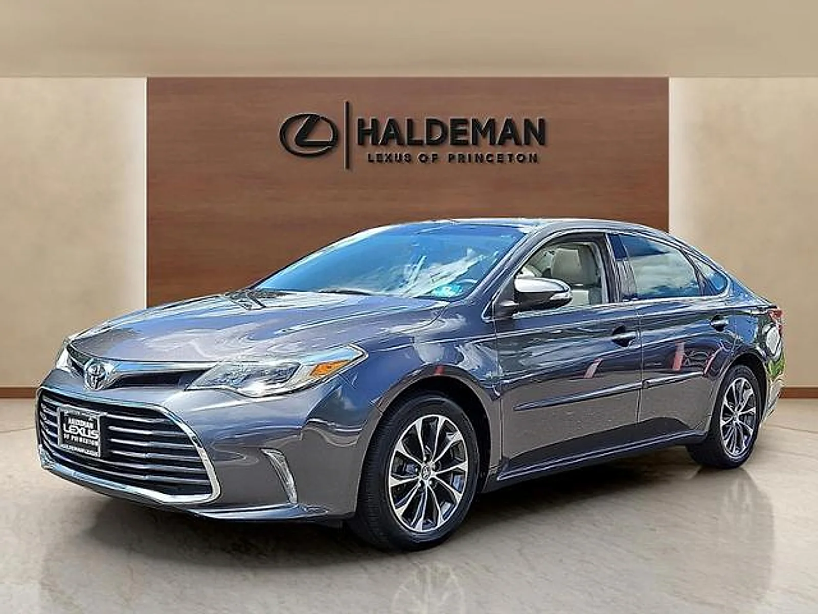 Used 2016 Magnetic Gray Metallic Toyota XLE image 3