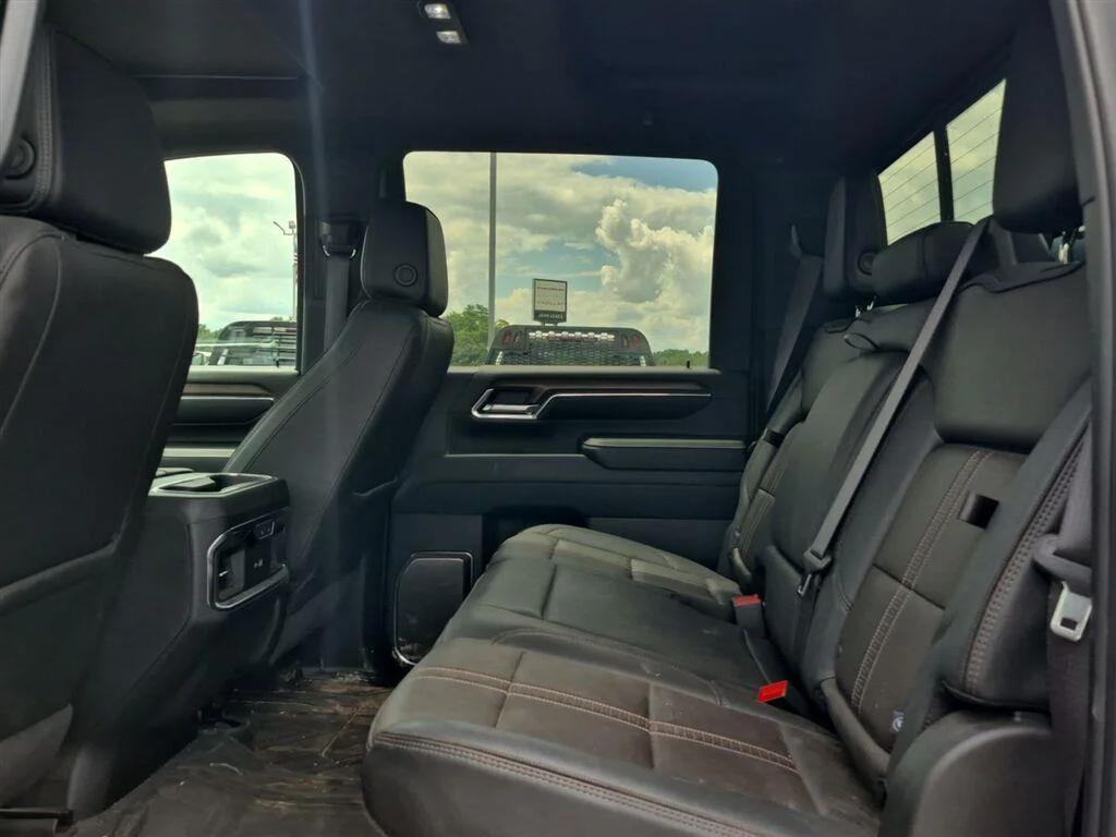 Used 2024 Summit White Chevrolet High Country image 9
