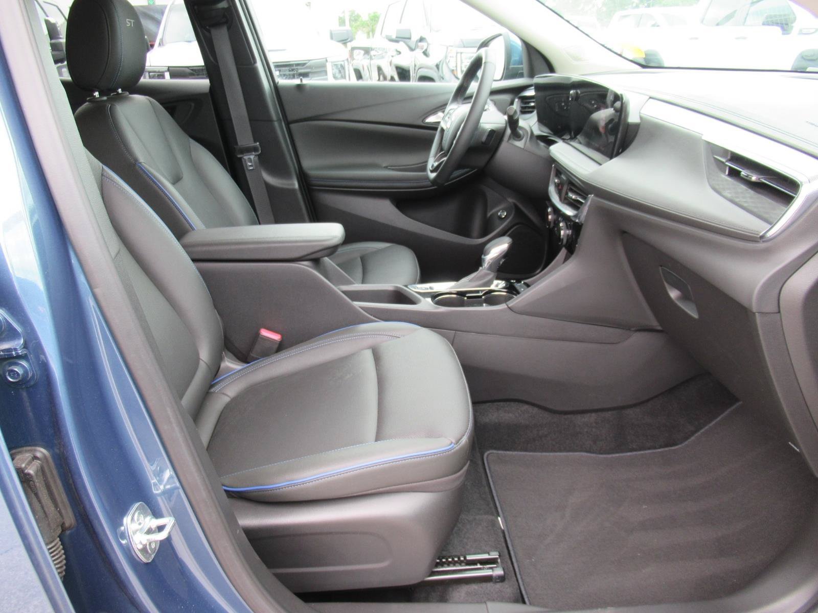 Used 2025 Blue Buick Sport Touring image 9