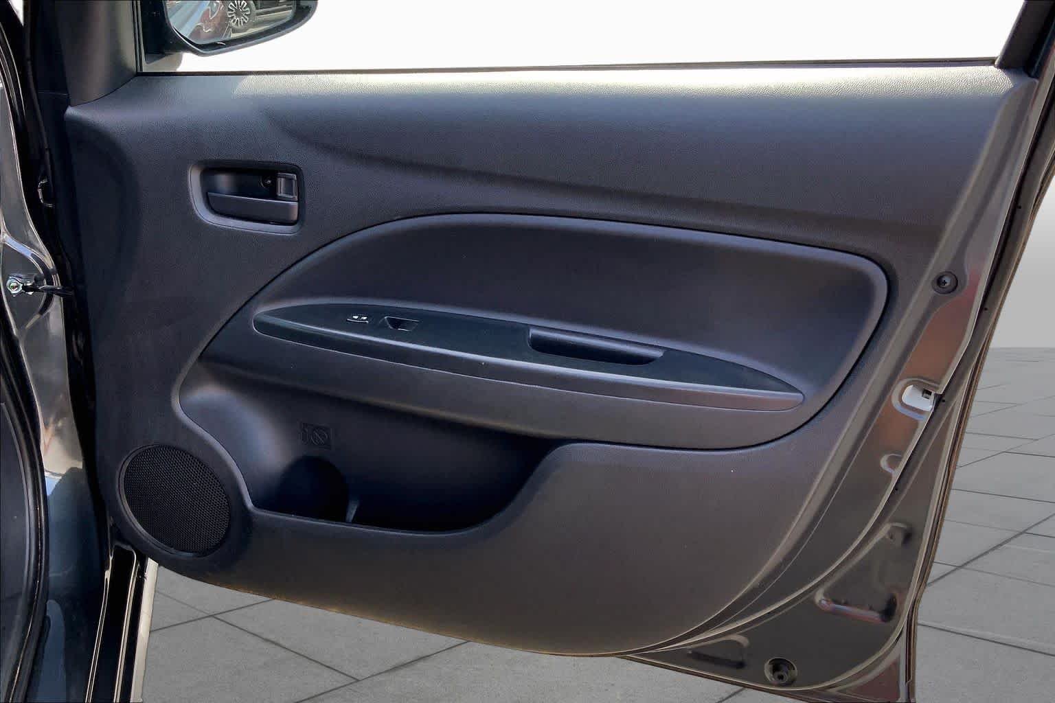 Used 2024 Graphite Gray Metallic Mitsubishi ES image 22