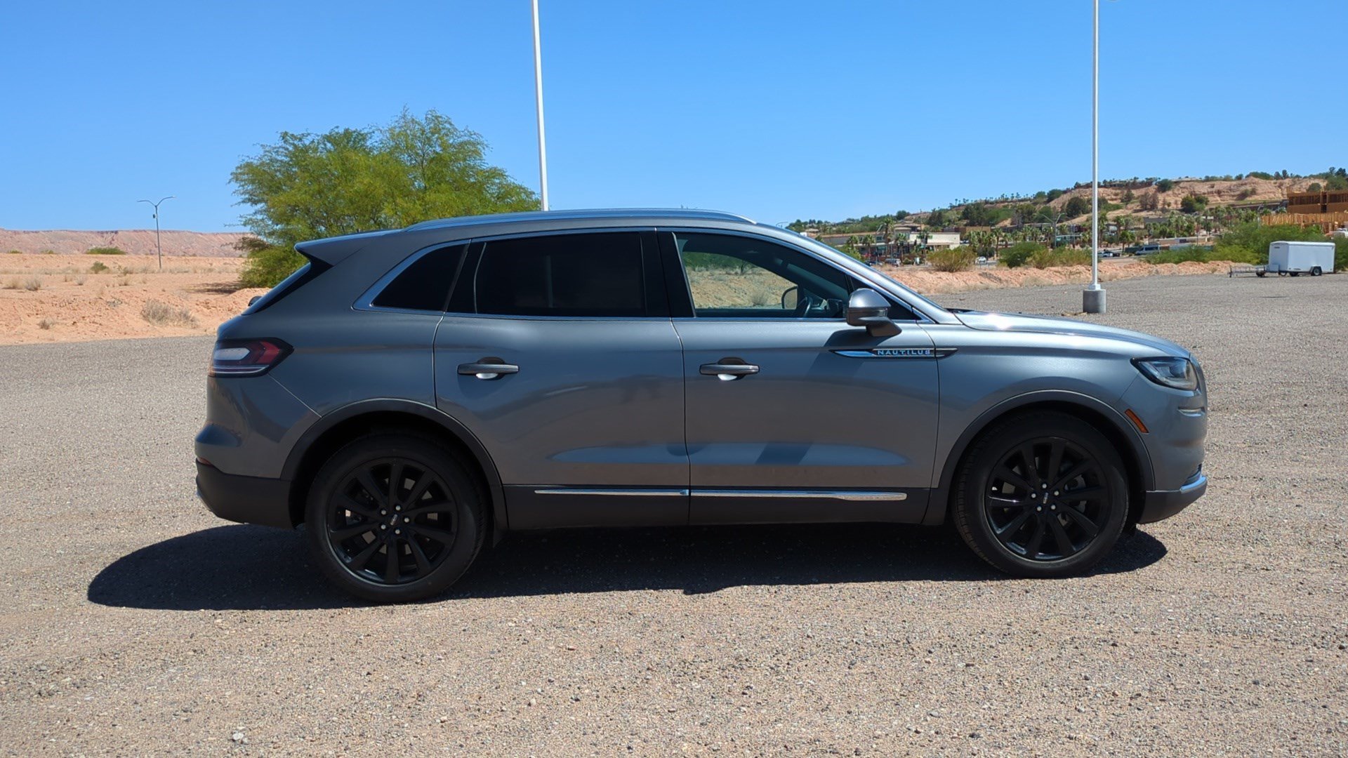 Used 2022 Gray Metallic Lincoln Reserve image 2