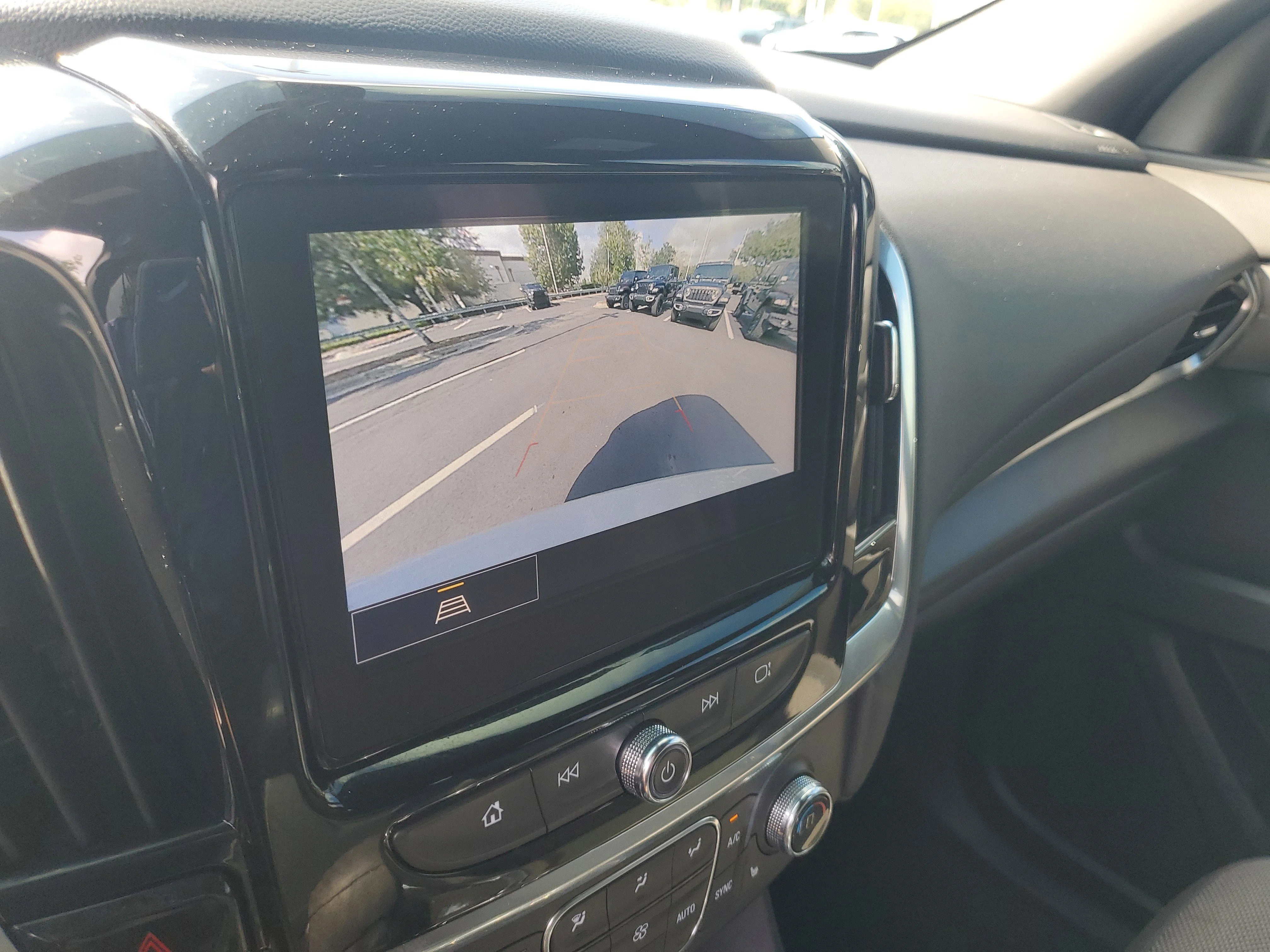 Used 2023 Summit White Chevrolet LT Cloth image 19
