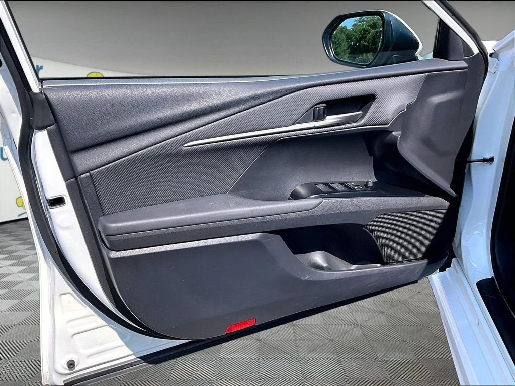 Used 2025 White Toyota SE image 9