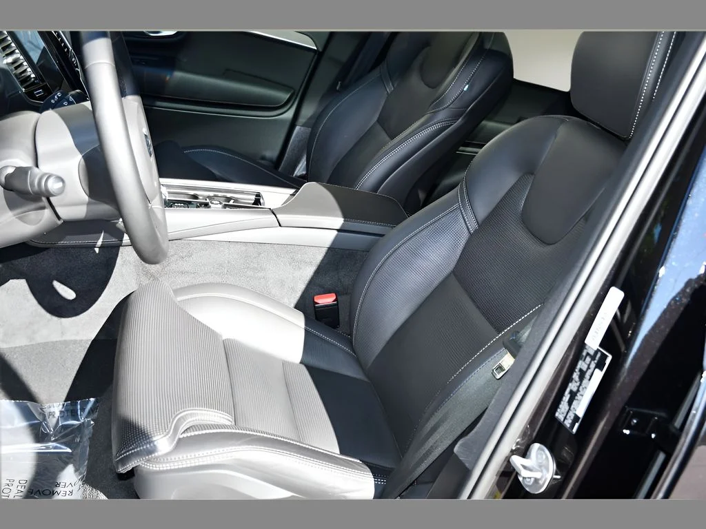 Used 2023 Onyx Black Metallic Volvo Ultimate image 14