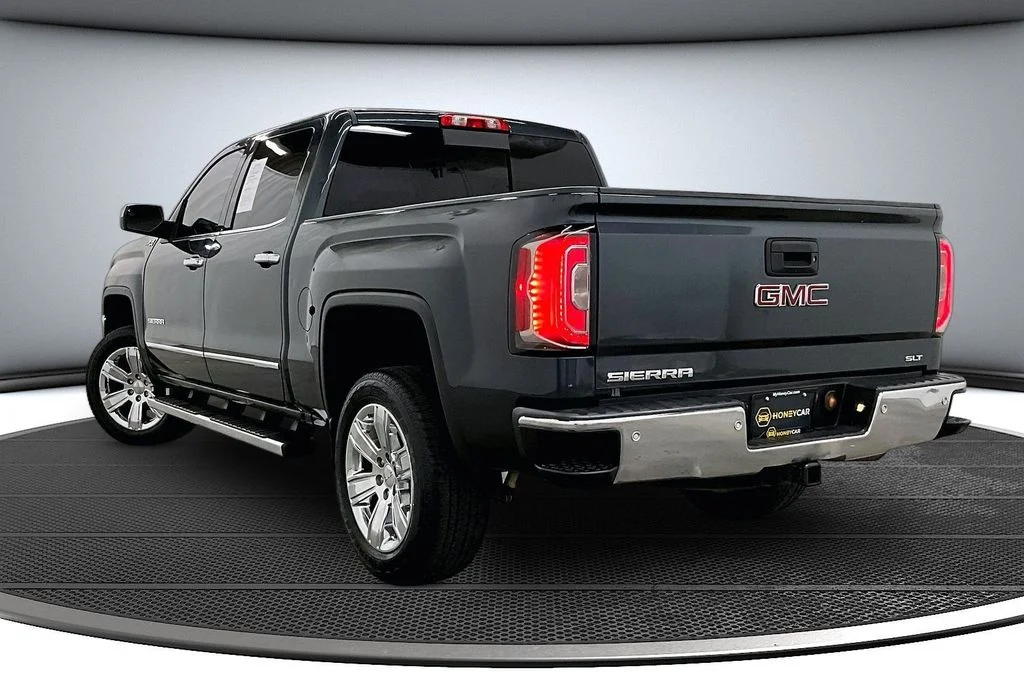 Used 2018 Gray GMC SLT image 4