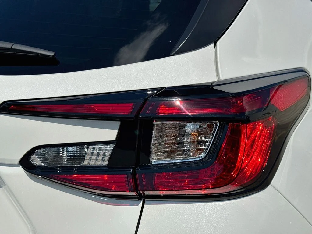 New 2026 CRYSTAL WHITE PEARL Subaru Limited image 31