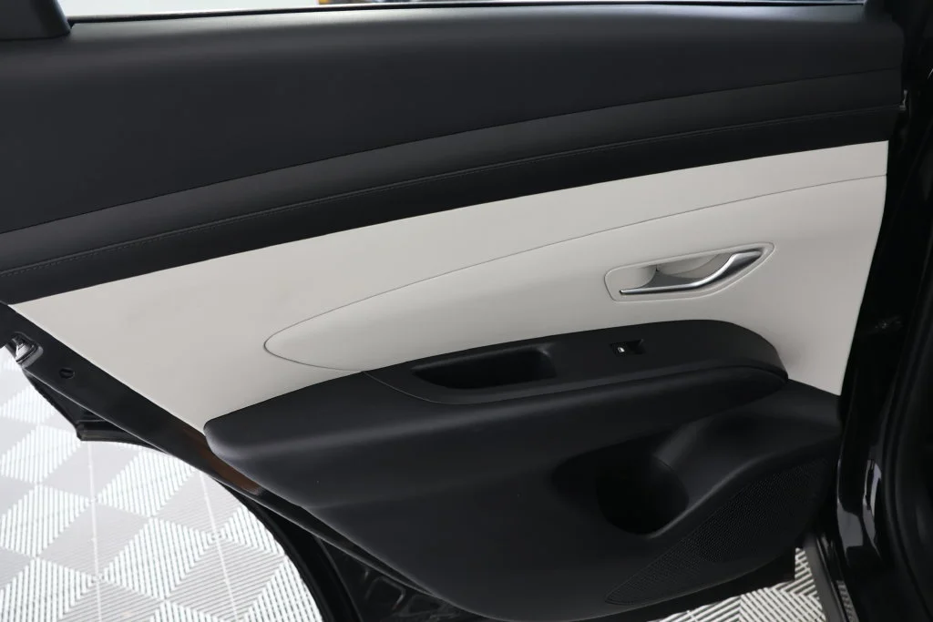 Used 2025 Phantom Black Hyundai SEL image 25