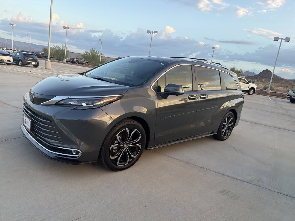 2025 Toyota Sienna Platinum - Photo 8