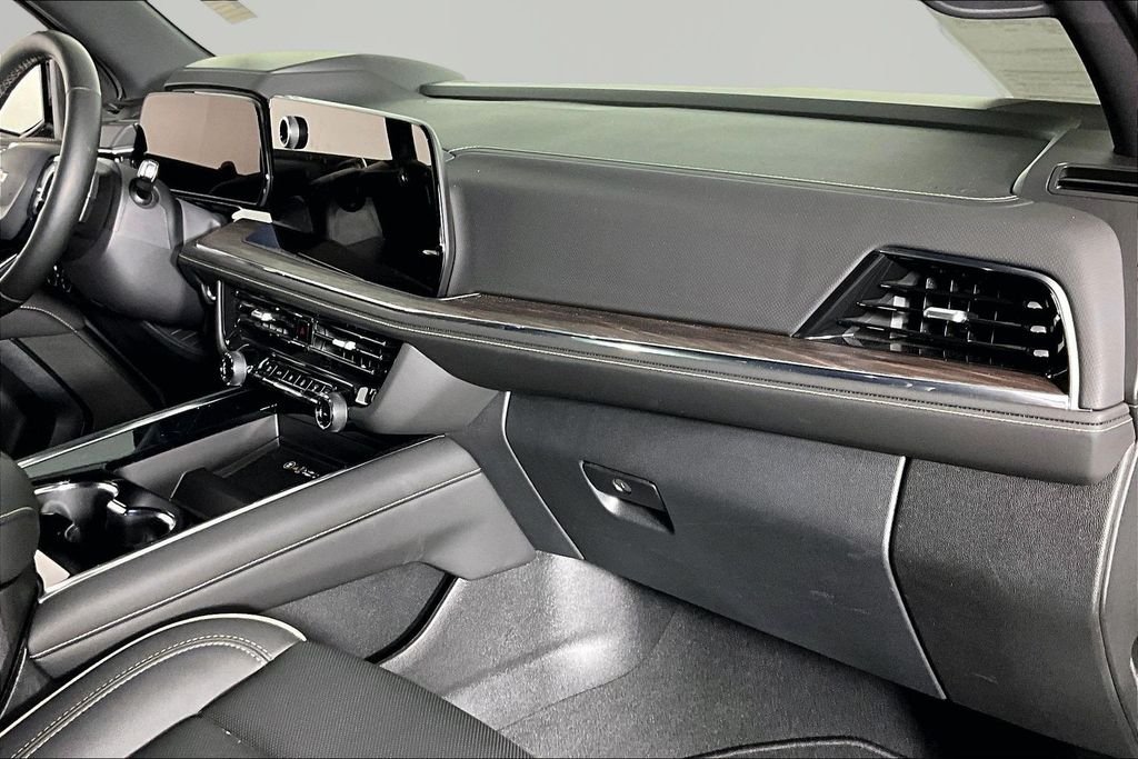 Used 2025 Beige Chevrolet Premier image 22