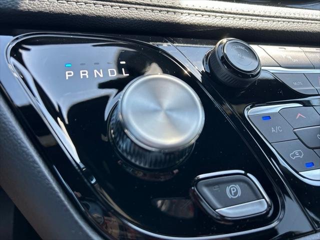 New 2027 Hydro Blue Pearl-Coat Exterior Paint Chrysler Select image 18