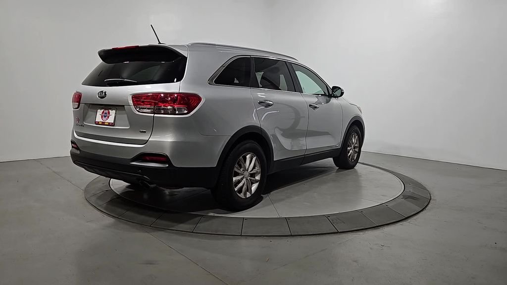 Used 2017 Silver Kia LX image 5