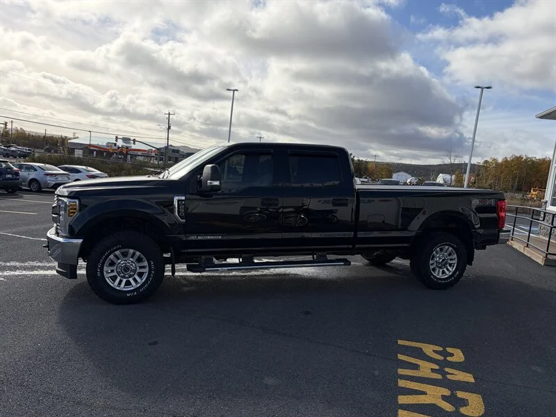 Used 2019 Black Ford Super Duty XLT image 3